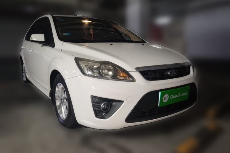 Used Ford Focus 2011 Hatchback 1.8L Automatic Fashion Edition Front Right 45 Deg