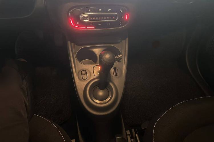 Used smart fortwo 2017 1.0L 52kW New Sound Special Edition China V Emission Standard