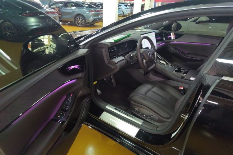 Used Denza Z9 2024 1100 km All-Wheel-Drive Ultra Version
