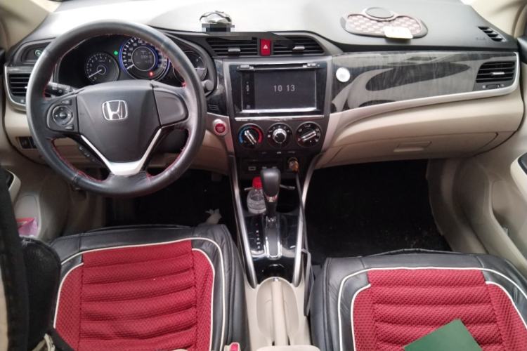 Used Honda Crider 2013 1.8L automatic luxury edition Center Console