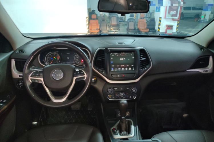 Used Jeep Cherokee 2016 2.0L Superior Edition