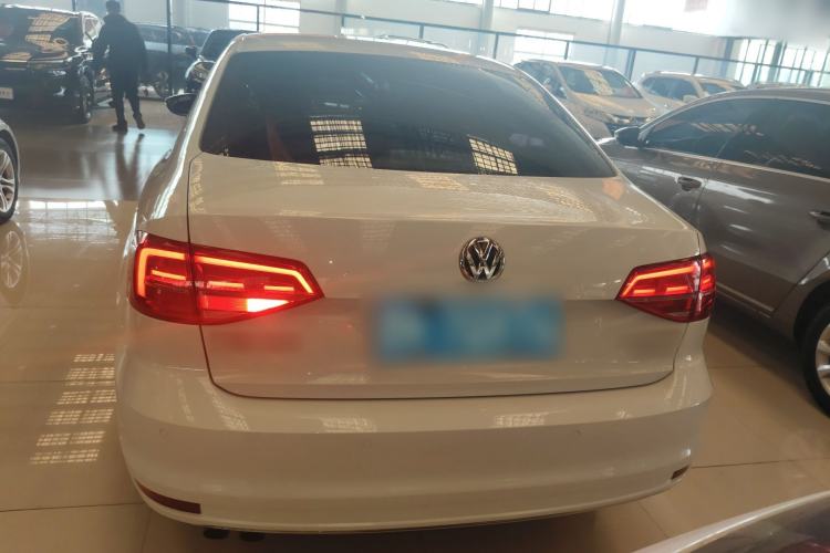 Used Volkswagen Sagitar 2017 230TSI Automatic Comfort Version
