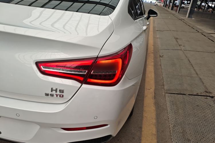 Used Hongqi H5 2022 Classic Model 1.8T Automatic Smart Connect Flagship Edition