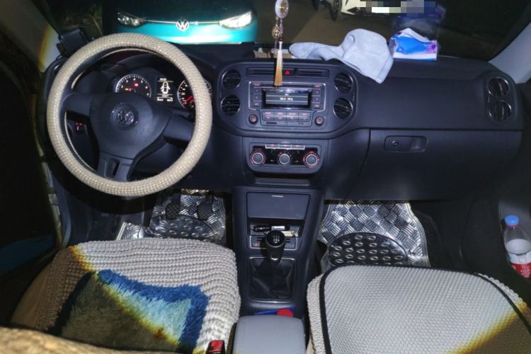 Used Volkswagen Tiguan 2013 1.8TSI Manual Two-Wheel Drive Trend Edition Center Console