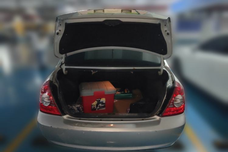 Used Hyundai Elantra 2005 1.6L Manual Standard Edition Trunk