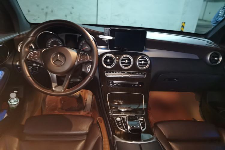 Used Mercedes-Benz GLC 2018 Facelifted GLC 260 4MATIC Dynamic Edition Center Console