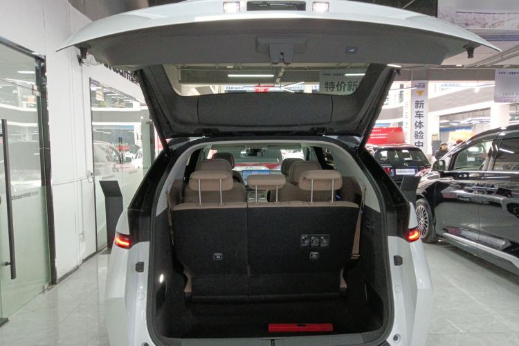 Used XPeng X9 2025 740 Ultra-Long Range Max