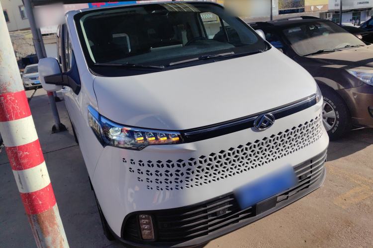 Used SAIC MAXUS Xintu V70 2023 2.0T Elite Edition Automatic Short Wheelbase Low Roof – 5/6 Seats