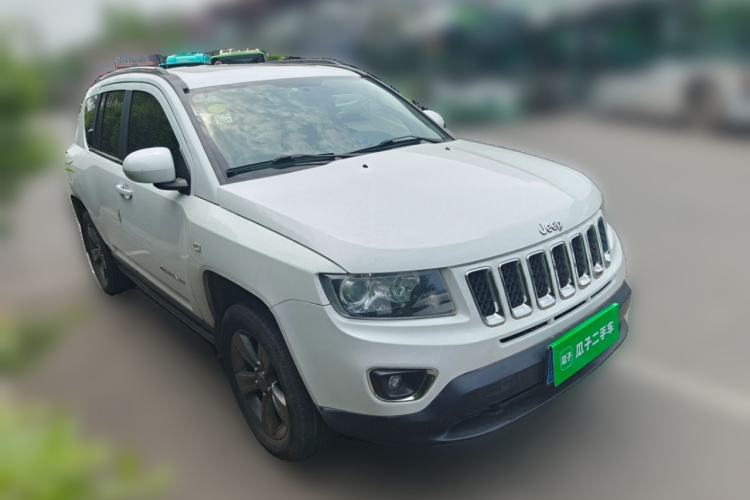 Used Jeep Compass 2014 2.4L four-wheel drive sport version Front Right 45 Deg