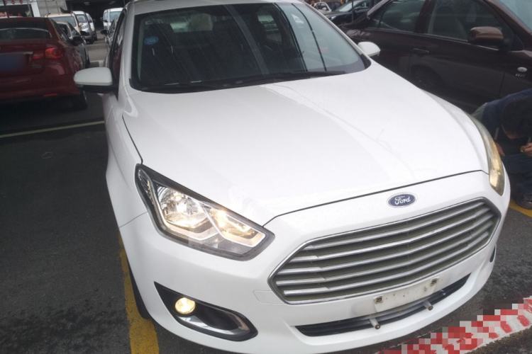Used Ford Escort 2015 1.5L Manual Fashion Edition
