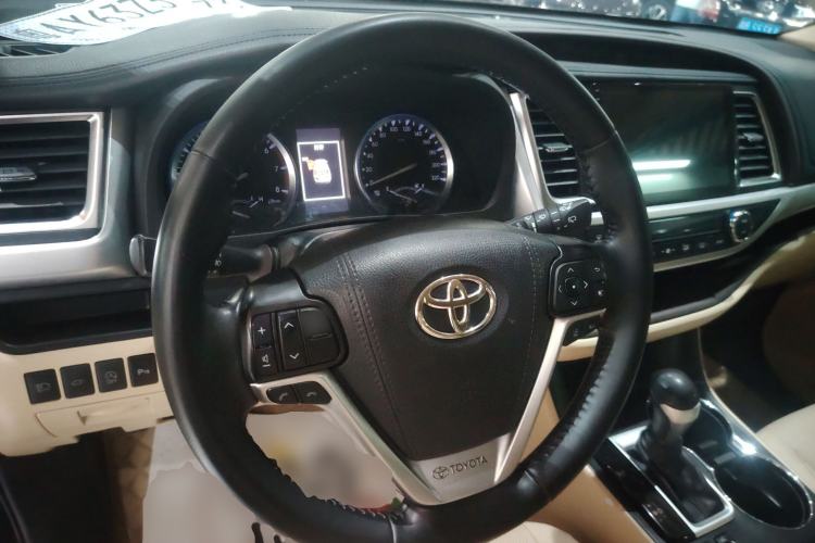 Used Toyota Highlander 2018 2.0T Four-Wheel Drive Prestige Version 7 Seats China VI Standard
