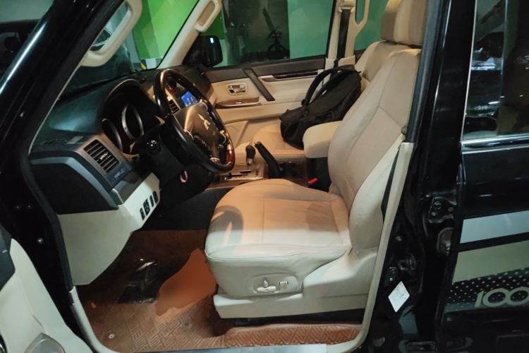 Used Mitsubishi Pajero  Left Front Seat