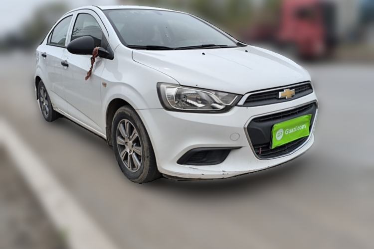 Used Chevrolet Aveo Sonic 2014 Sedan 1.4 SL MT Comfort Edition Front Right 45 Deg