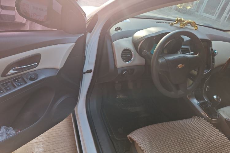 Used Chevrolet Cruze 2015 1.5L Classic SE MT Driver Seat