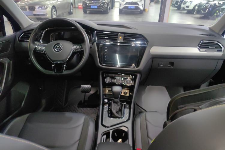 Used Volkswagen Tiguan L 2021 330TSI Automatic Two-Wheel Drive Smart Edition Center Console