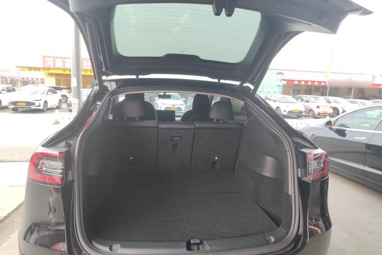 Used Tesla Model Y 2021 Standard Range Rear-Wheel Drive Version Trunk