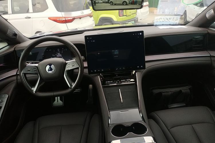 Used Denza Z9 2024 1100 km All-Wheel-Drive Ultra Version
