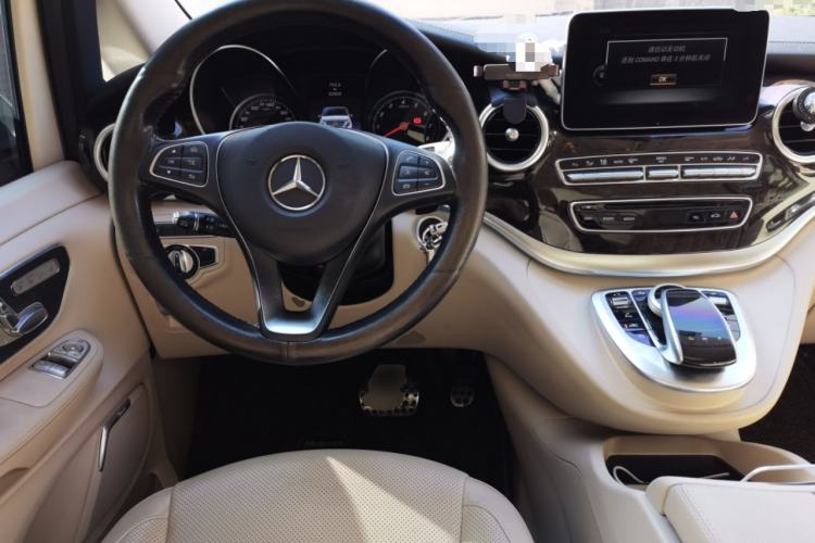 Used Mercedes-Benz V-Class 2017 V 260 Avantgarde Edition
