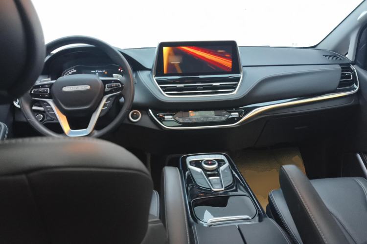 Used SAIC MAXUS G20 2021 Facelifted PLUS 2.0T Gasoline Automatic Luxury Edition Center Console