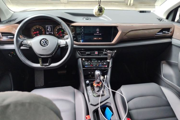 Used Volkswagen Tharu 2021 330TSI All-Wheel Drive Luxury PLUS Version Center Console