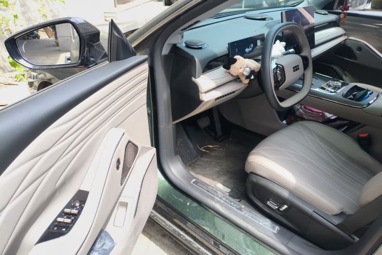 Used Geely Galaxy 8 2025 130km EM-i Prestige Edition Driver Seat