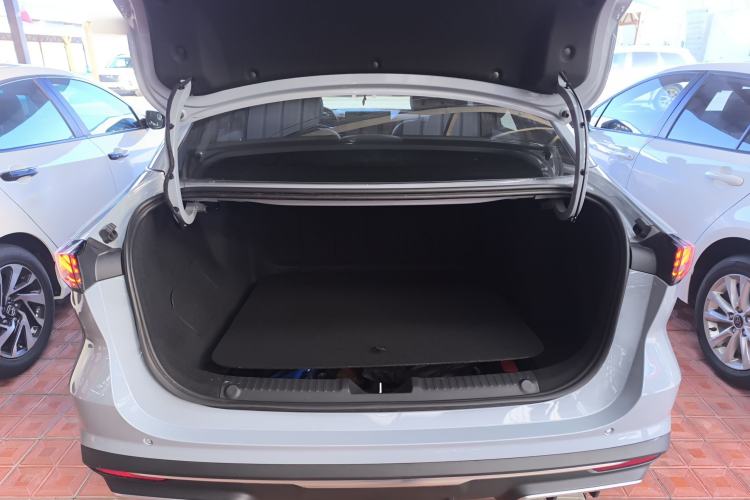 Used Geely Galaxy L6 2025 EM-i 140km Long-Range Version
