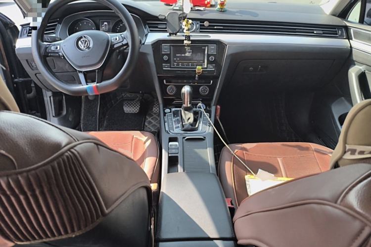 Used Volkswagen Magotan 2018 330TSI DSG Advanced Model Center Console