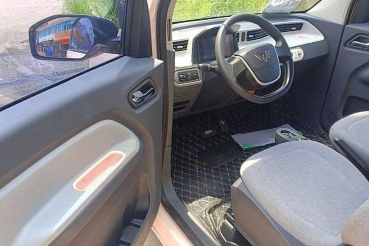 Used Wuling Hongguang MINIEV 2022 Macaron Premium Model – Lithium Ternary Battery Interior 4