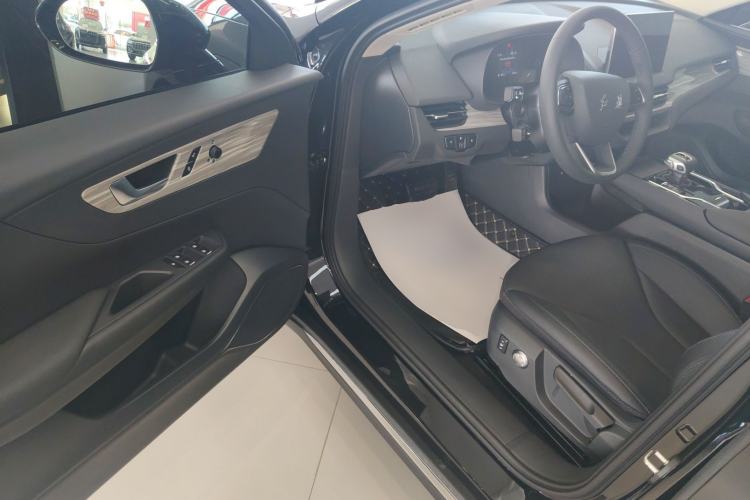 Used Hongqi E-QM5 2024 560km PLUS Driver Seat