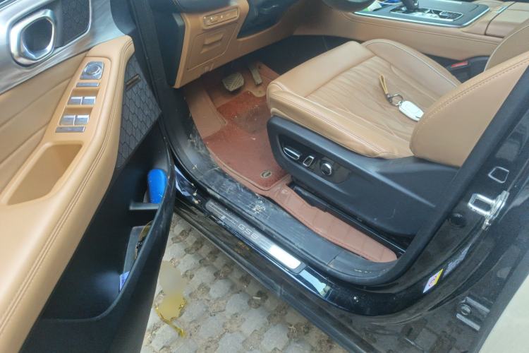 Used GAC Trumpchi GS8 2024 Linghang Series 2.0 TGDI Two-Wheel Drive Luxury Smart Connectivity Version
