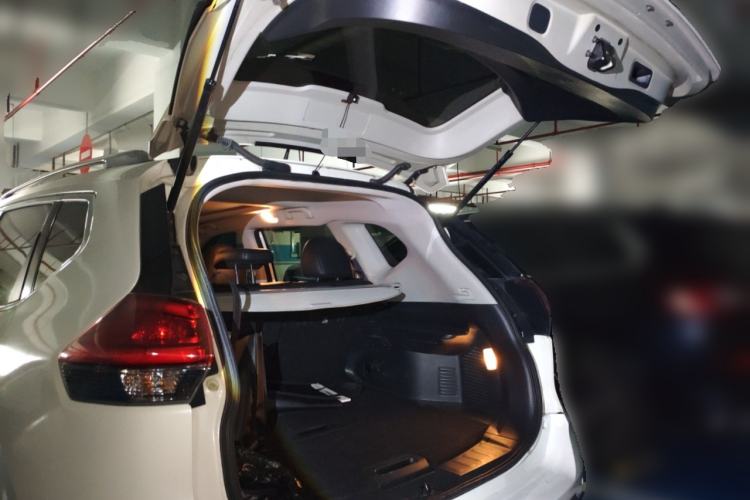 Used Nissan X-Trail 2017 2.0L CVT Comfort Edition 2WD Trunk