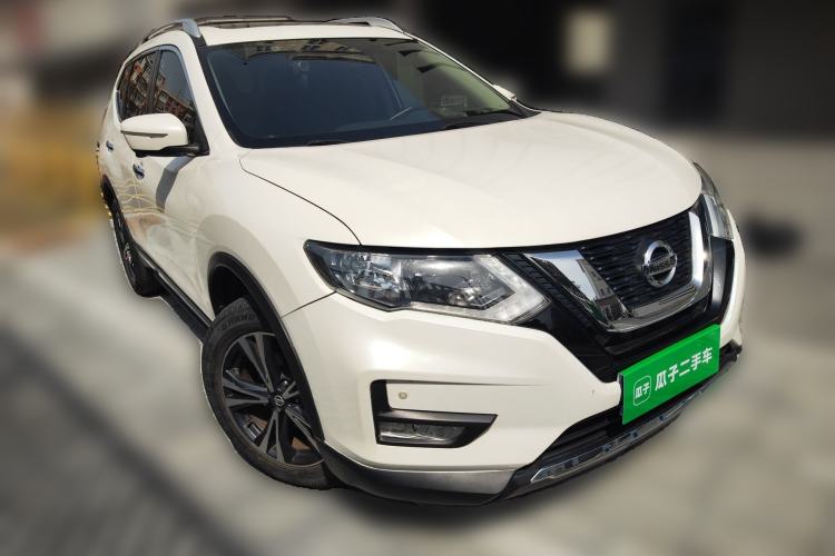 Used Nissan X-Trail 2017 2.5L CVT Luxury Edition 4WD Front Right 45 Deg