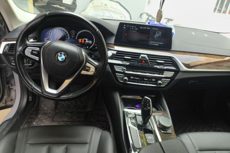 Used BMW 5 Series 2018 525Li Luxury Package

