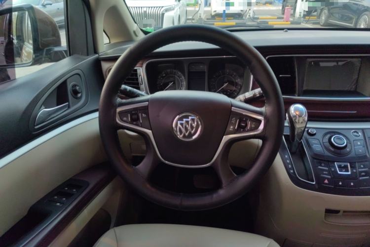 Used Buick GL8 2018 28T Luxury Model China VI Standard Steering Wheel