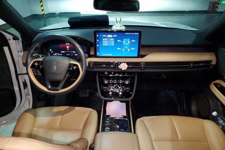 Used Lincoln Corsair 2022 2.0T Two-Wheel Drive Luxury Edition Center Console