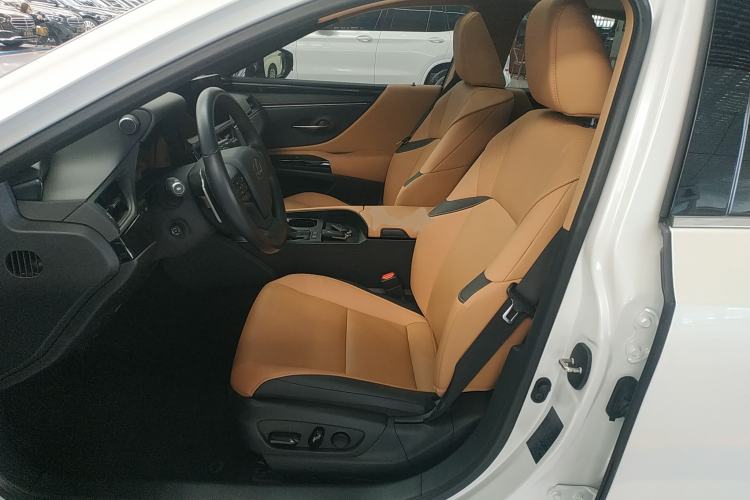 Used Lexus ES 2023 200 Excellence Edition
