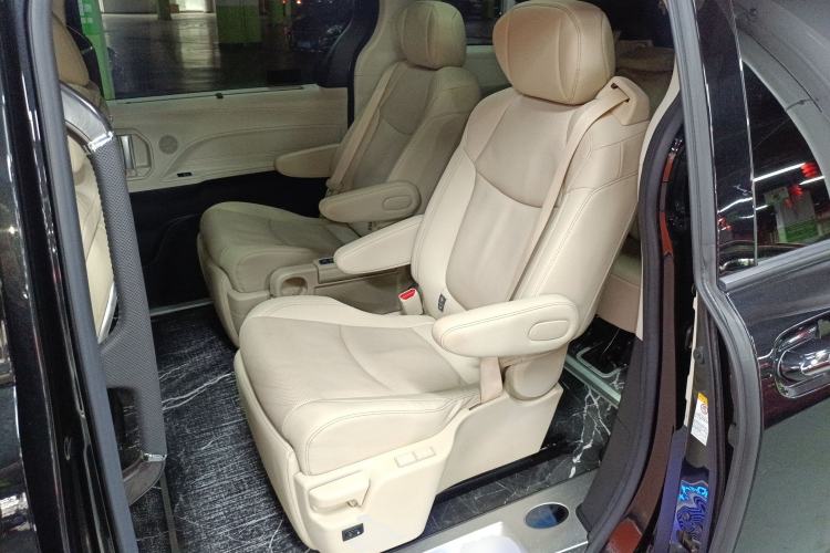 Used Toyota Sienna 2021 2.5L Hybrid Ultimate Edition
