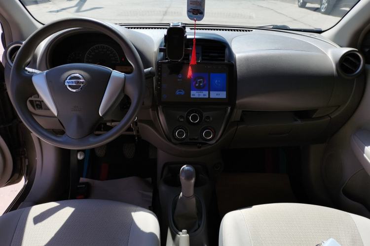 Used Nissan Sunny 2015 1.5XE Manual Comfort Edition Center Console