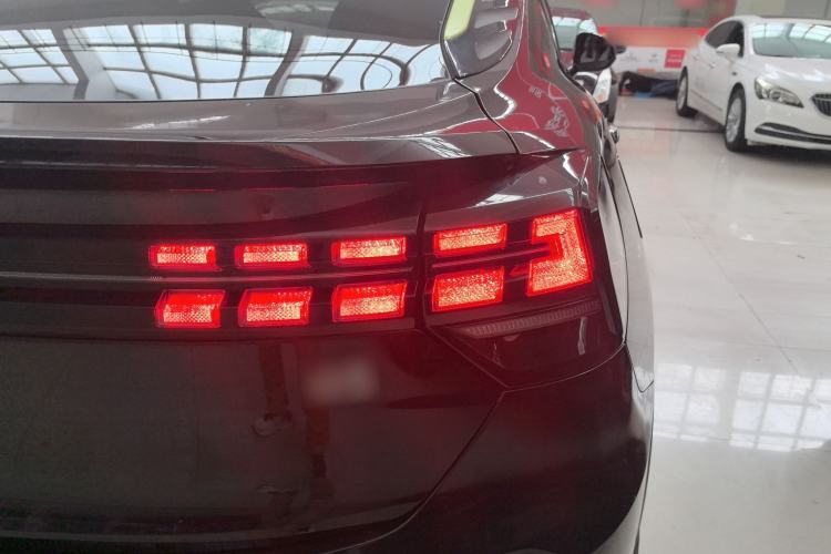 Used Lynk & Co 05 2020 2.0TD Two-Wheel Drive Shine Halo Exterior 7