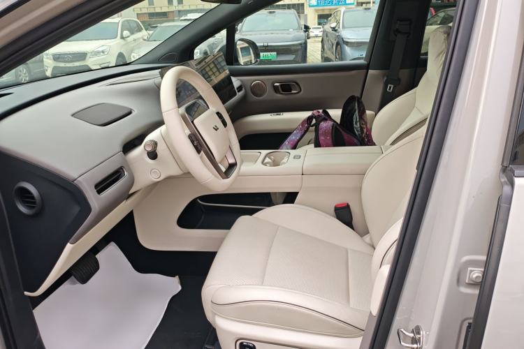 Used Li Auto i6 2025 Model Two-Wheel-Drive Standard Type