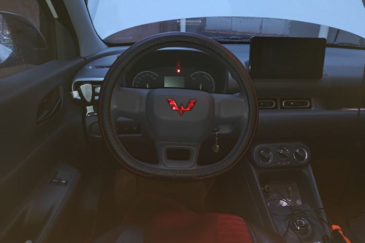 Used Wuling Hongguang New Energy 2024 All-Electric Model 300KM Standard Version Steering Wheel