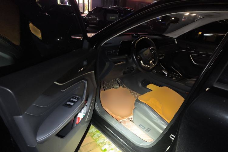 Used Venucia V 2022 260T Black Horse Edition · Idol
