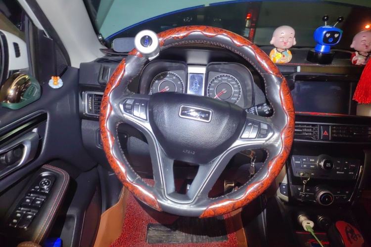 Used Zotye Domy X5 2015 1.5T CVT Landlord Model China IV Standard Steering Wheel