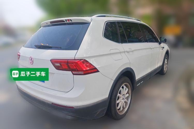 Used Volkswagen Tiguan L 2018 330TSI Automatic Two-Wheel Drive Luxury Edition Rear Right 45 Deg