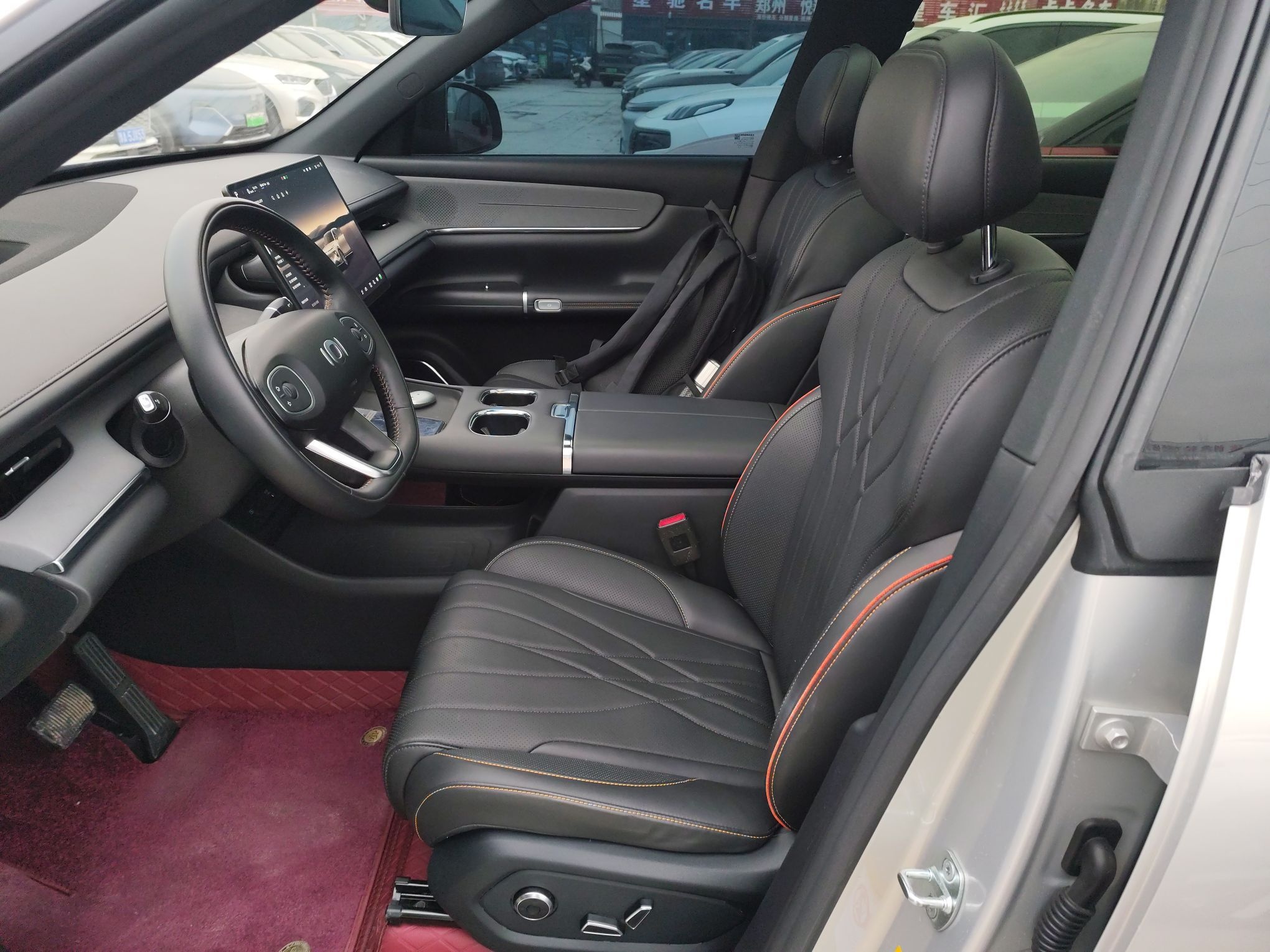 Переднее сиденье в автомобиле