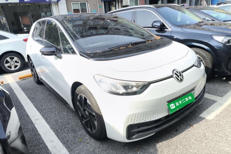 Used Volkswagen ID.3 2025 Smart Edition Outstanding Model Front Right 45 Deg