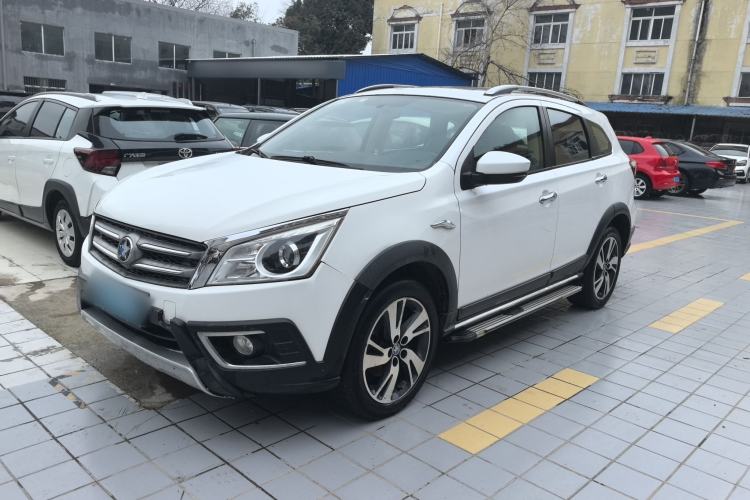 Used Venucia T70X 2015 2.0L CVT SmartFun Sport Edition