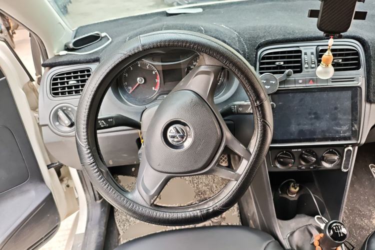 Used Volkswagen Polo 2016 1.4L Manual Fashion Model Steering Wheel