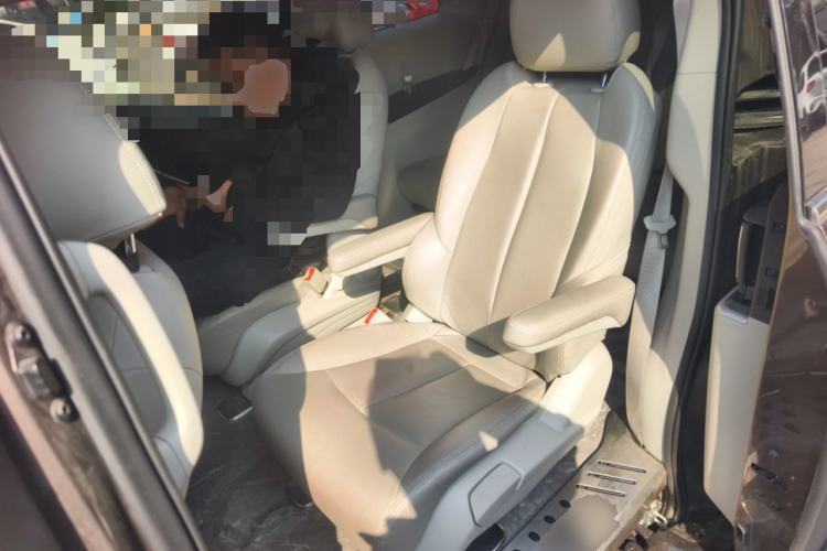 Used Buick GL8 2023 Land Executive Class Comfort Model
