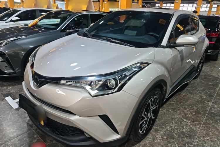 Used Toyota C-HR 2018 2.0L Leading with Sunroof China VI Standard